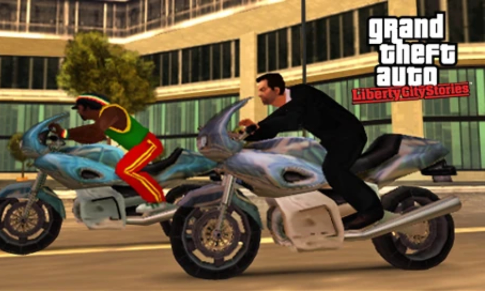 Two riders racing on motorcycles through Liberty City in GTA: Liberty City Stories